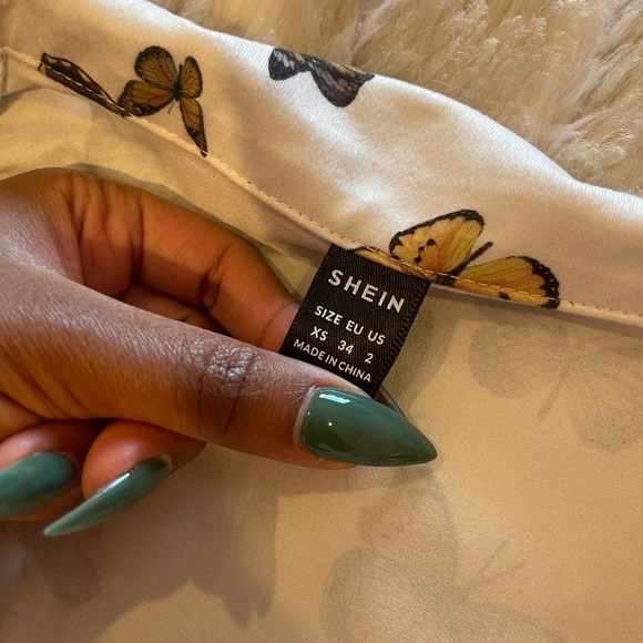 Butterfly print SHEIN collared short sleeve crop top - Picture 3 of 6